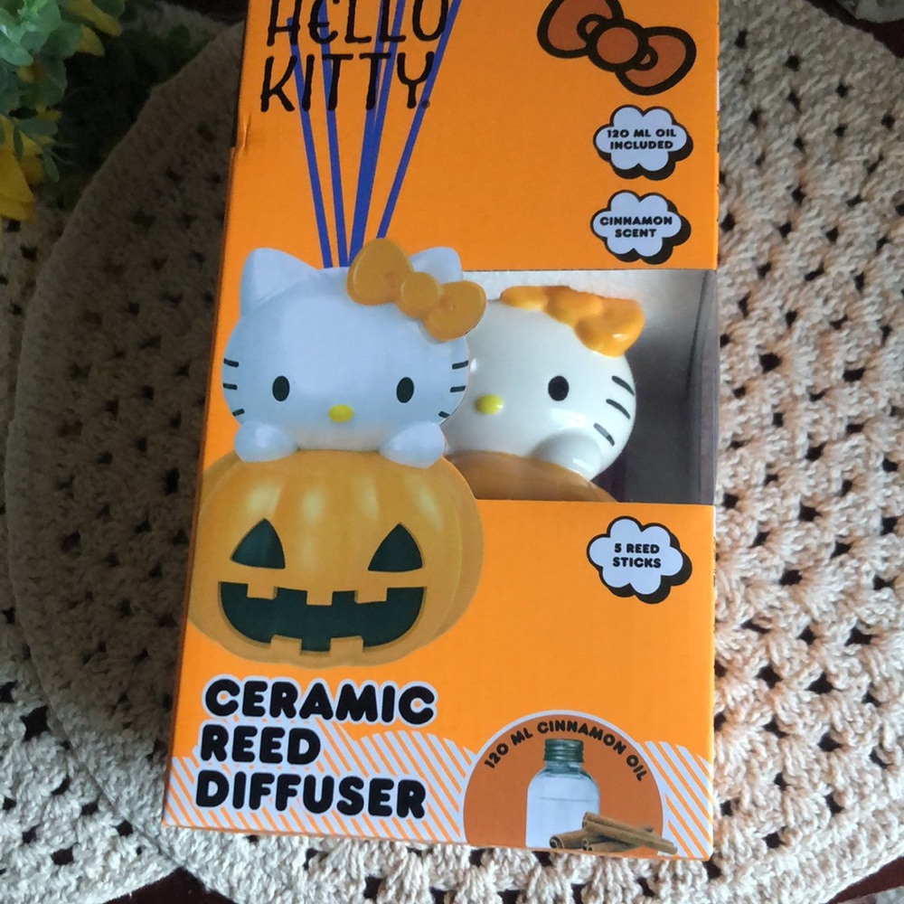 HELLO KITTY Halloween Ceramic Reed Diffuser - Picture 2 of 6